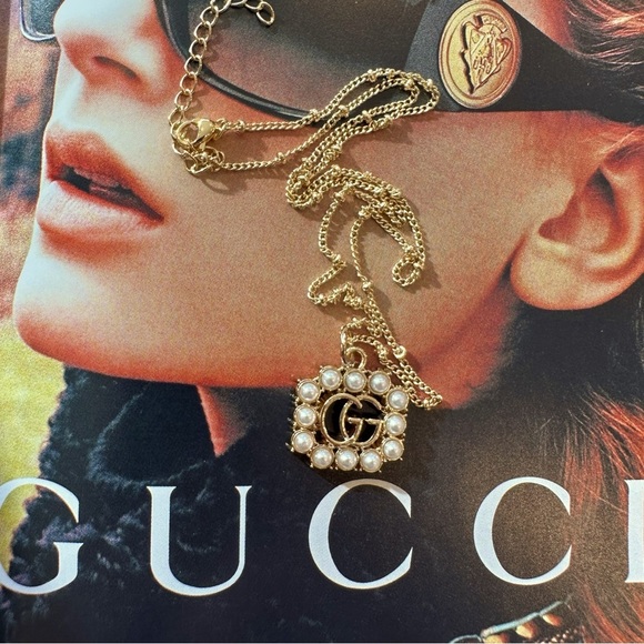 - Authentic Gucci Charm Zipper Pull Gold Tone Surrounded With Faux Pearl N… - Picture 1 of 5